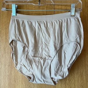 Bali Comfort Revolution Seamless Brief Size 8/9 XL Nude Beige comfort Panties